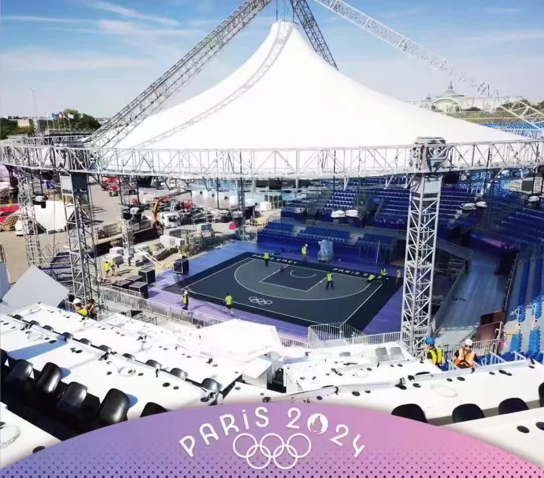 Estadio de baloncesto 3x3 de París 2024 con piso deportivo modular del proveedor oficial