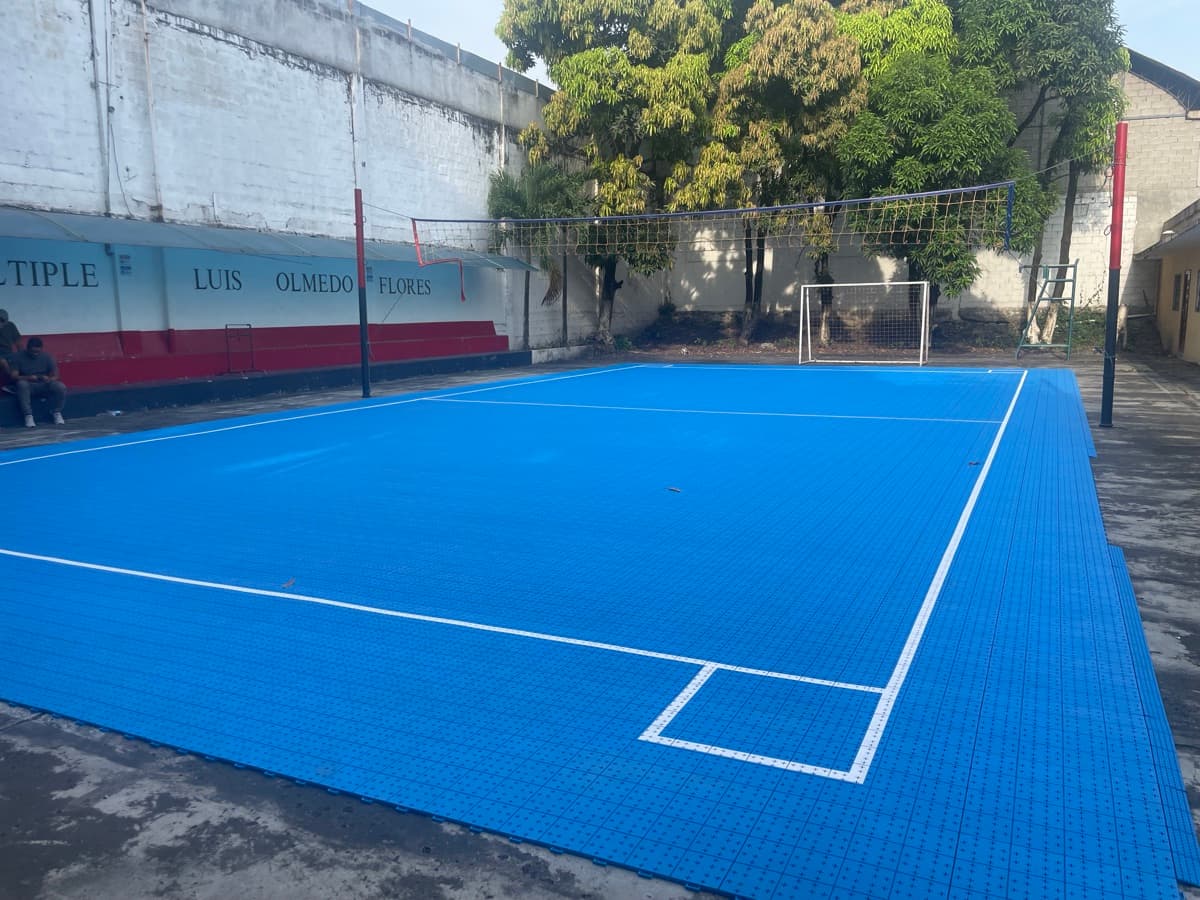 Cancha modular exterior ATLOS en Chimborazo, Guayaquil