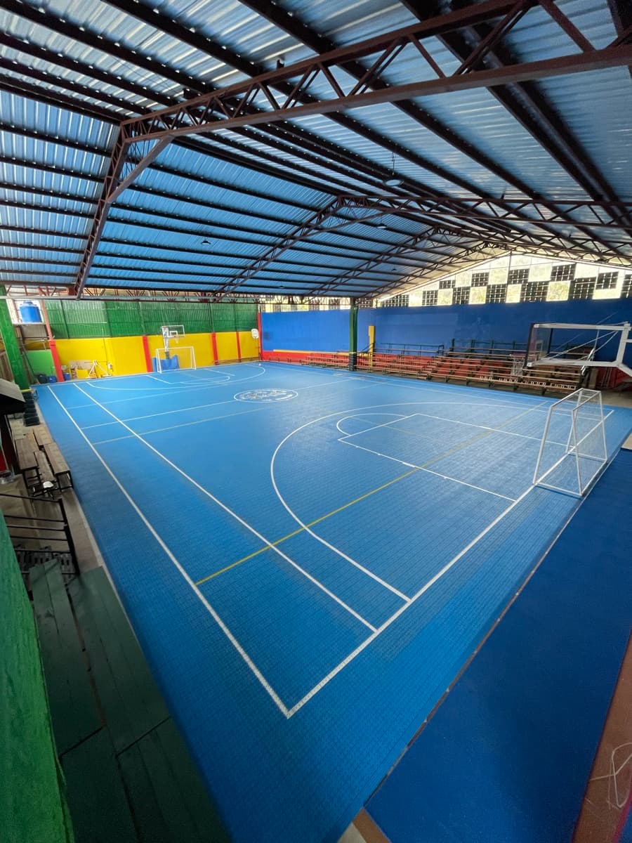 Coliseo de futsal con piso modular ATLOS en Sígsig